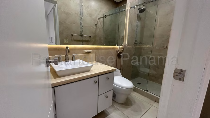 Alquiler de Apartamento en Clayton Ph Embassy Club Mts2: 292 PD