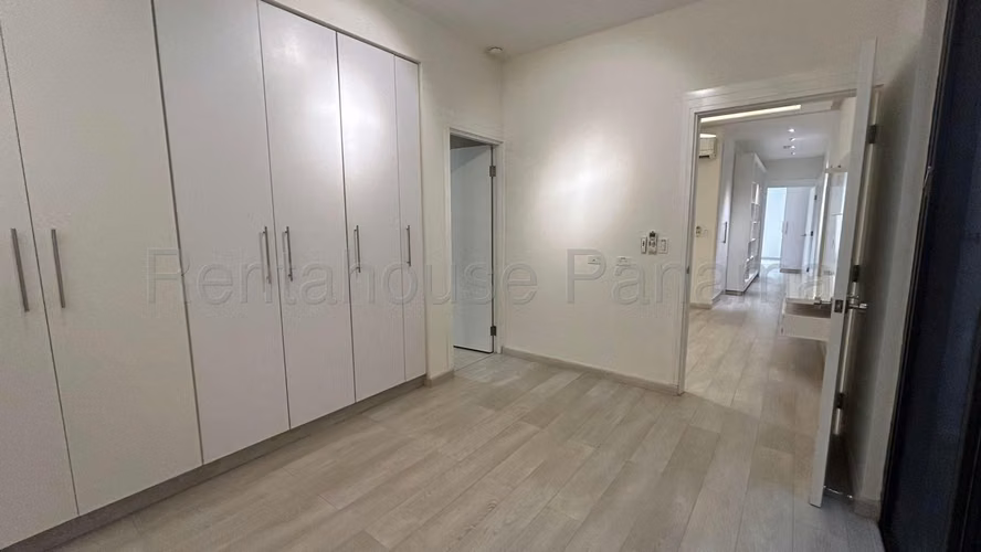 Alquiler de Apartamento en Clayton Ph Embassy Club Mts2: 292 PD