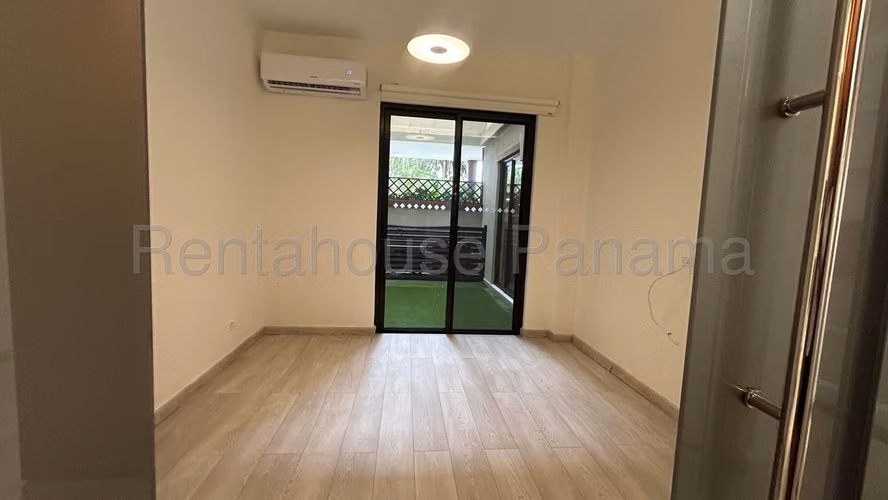 Alquiler de Apartamento en Clayton Ph Embassy Club Mts2: 292 PD