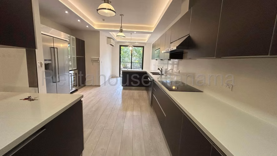 Alquiler de Apartamento en Clayton Ph Embassy Club Mts2: 292 PD