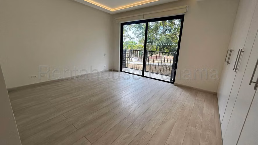 Alquiler de Apartamento en Clayton Ph Embassy Club Mts2: 292 PD
