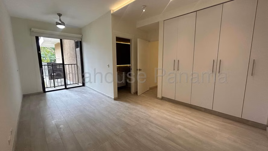 Alquiler de Apartamento en Clayton Ph Embassy Club Mts2: 292 PD