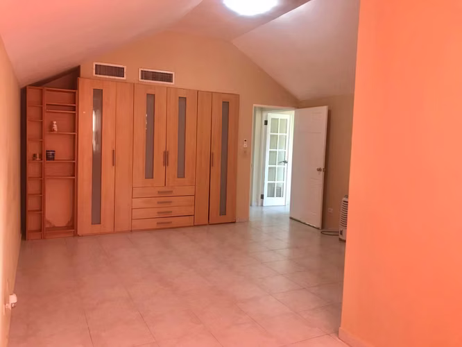 Amplia Casa en Venta en Brisas del Golf La Montañesa Mts2: 450 PD