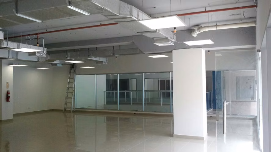 ALQUILO LOCAL COMERCIAL EN PH TERRAZAS DE ALBROOK-P
