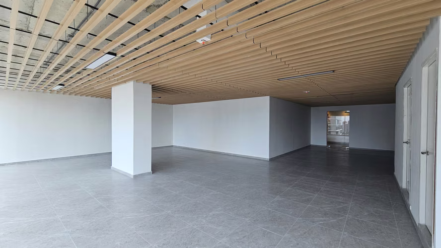 Increíble precio en Sortis Business Tower - Oficina de 105 m2 - Imagen 12