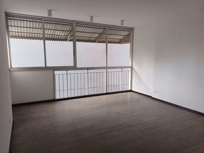 Alquilo Apartamento recién remodelado cerca vía principal 12 de octubre - Imagen 9