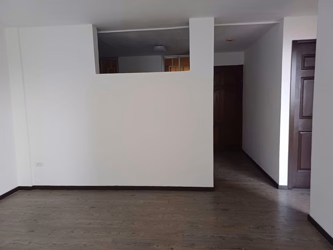 Alquilo Apartamento recién remodelado cerca vía principal 12 de octubre - Imagen 8