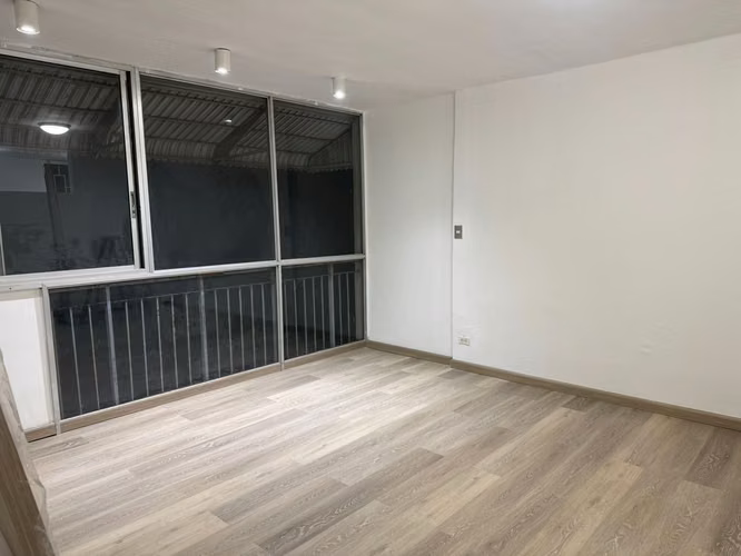 Alquilo Apartamento recién remodelado cerca vía principal 12 de octubre - Imagen 3