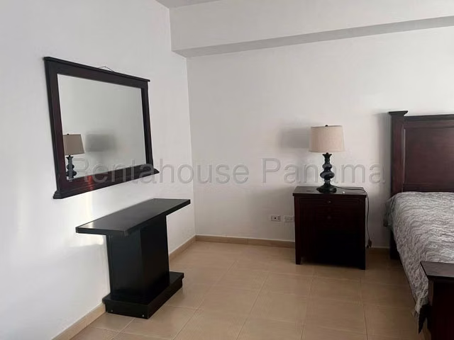 alquilo apartamento amoblado en avenida balboa OF 26-6572