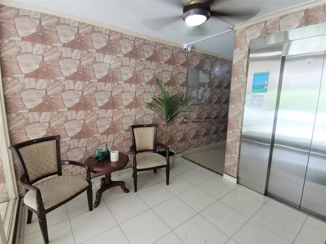 Vendo Apartamento Espacioso en PH Entremares, El Cangrejo 23-1402GG