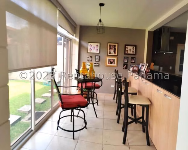 Casa en Venta en Versalles  JG
