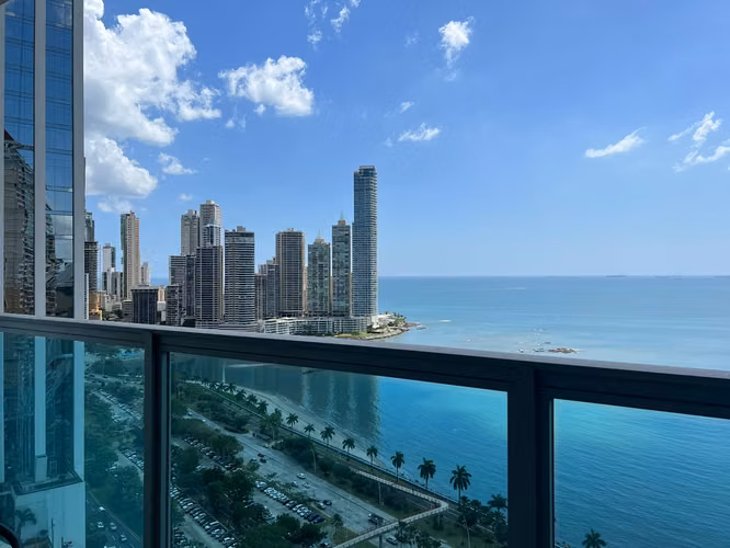 ALQUILER DE APARTAMENTO EN YOO PANAMA - AVENIDA BALBOA - 125m2
