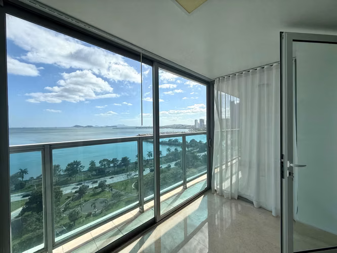 APARTAMENTO EN YOO PANAMA - AVENIDA BALBOA - 260m2 - REMODELADO