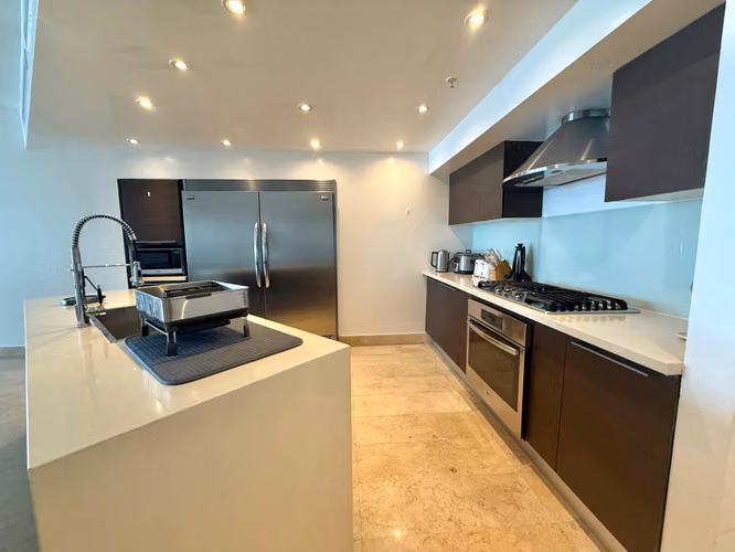 APARTAMENTO EN YOO PANAMA - AVENIDA BALBOA - 260m2 - REMODELADO