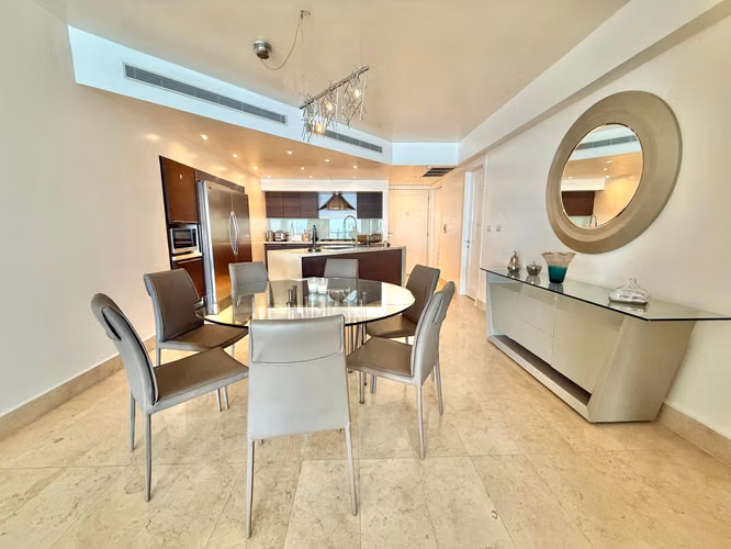 APARTAMENTO EN YOO PANAMA - AVENIDA BALBOA - 260m2 - REMODELADO