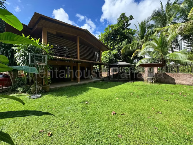 House for sale in Condado del Rey KC