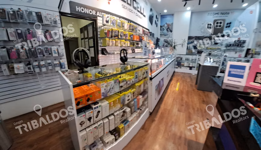 Venta de Local Comercial con Mezzanine en Los Andes Mall