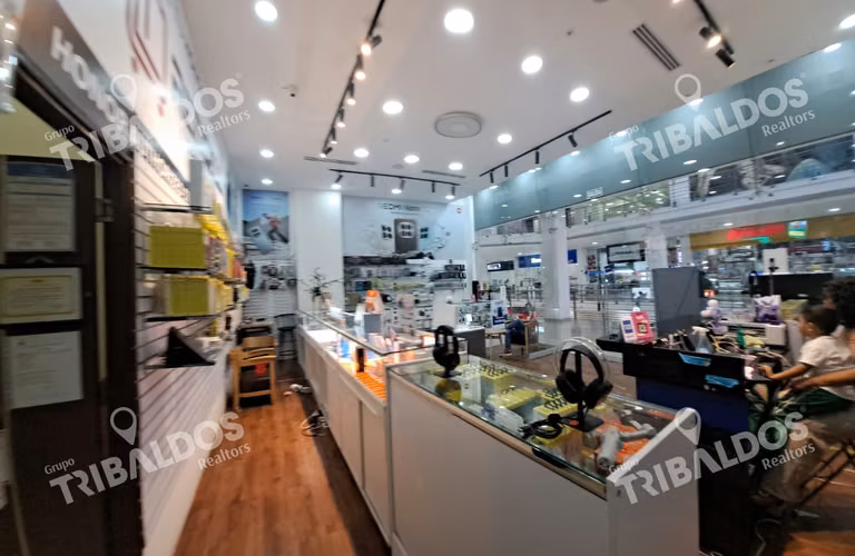 Venta de Local Comercial con Mezzanine en Los Andes Mall