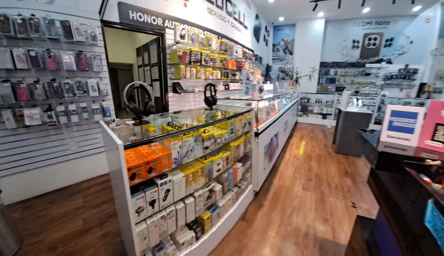 Venta de Local Comercial con Mezzanine en Los Andes Mall