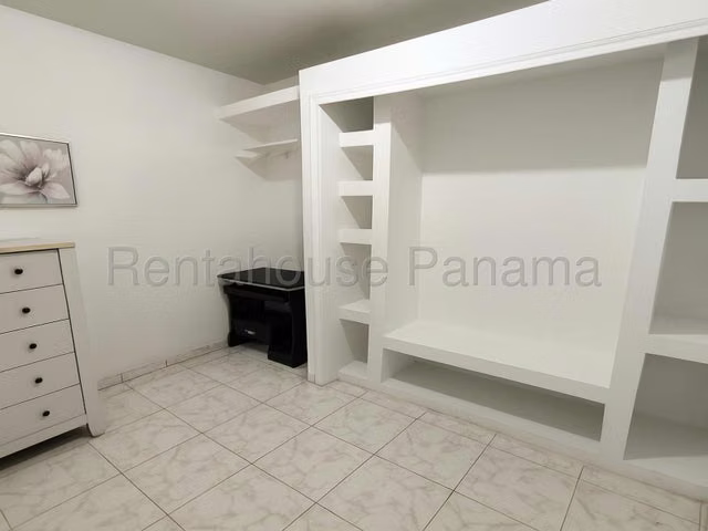 Terreno en Alquiler en Parque Lefevre CIG261486