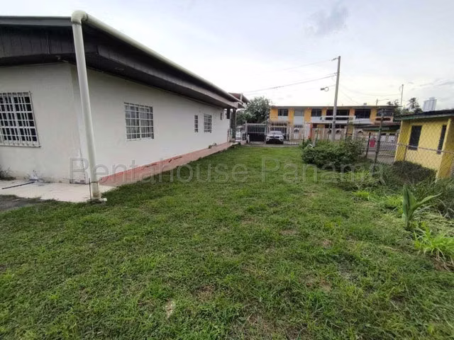 Terreno en Alquiler en Parque Lefevre CIG261486