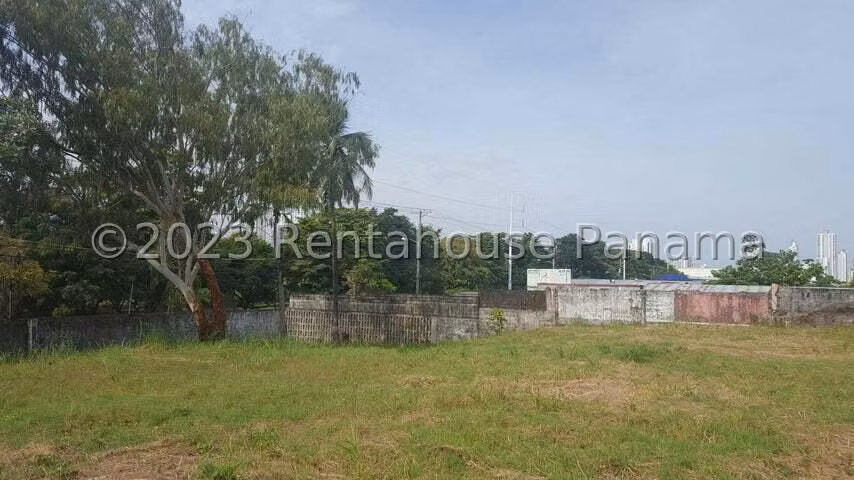 Terreno en Venta en Parque Lefevre CIG243635