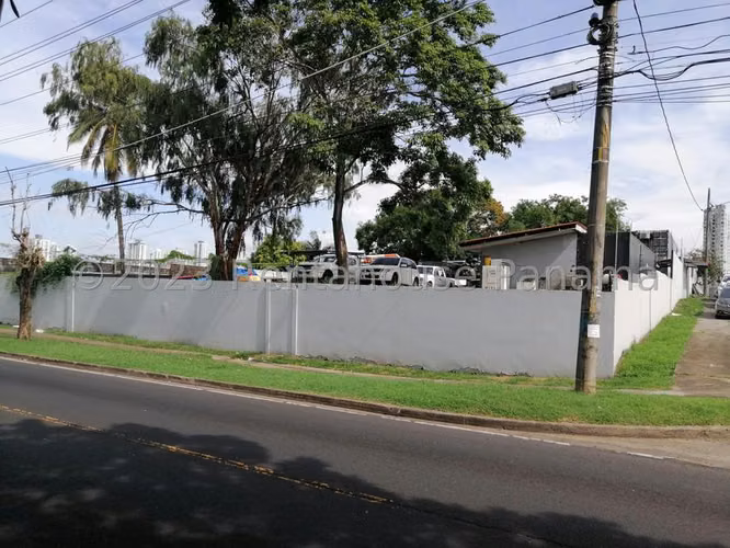 Terreno en Venta en Parque Lefevre CIG243635