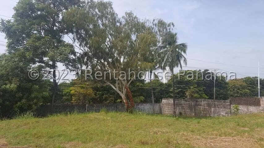 Terreno en Venta en Parque Lefevre CIG243635