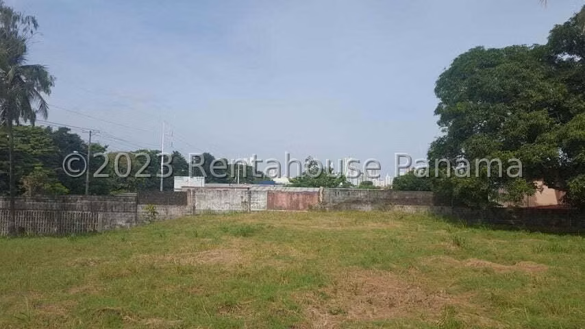Terreno en Venta en Parque Lefevre CIG243635