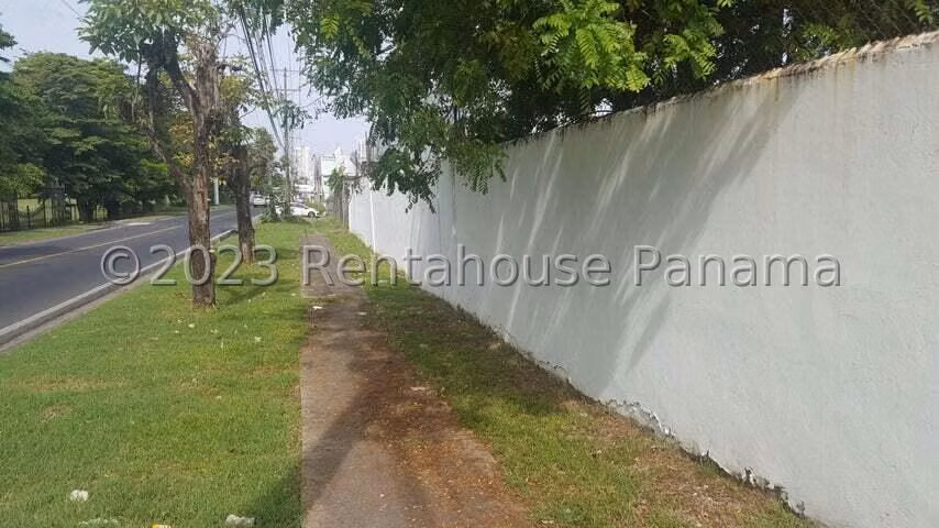 Terreno en Venta en Parque Lefevre CIG243635