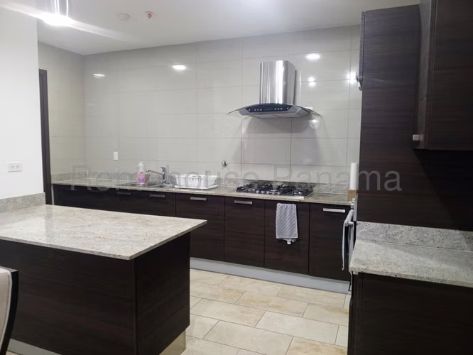 Venta de apartamento de 171m² full amoblado en Punta Pacifica 26JSS6246