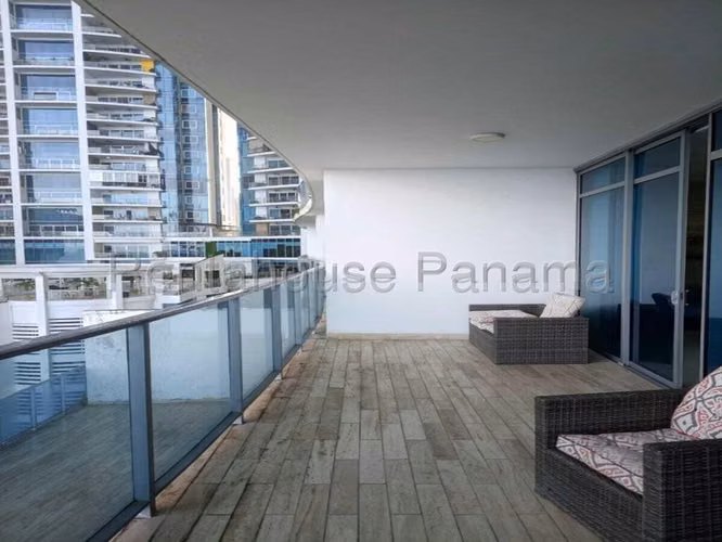 Venta de apartamento de 171m² full amoblado en Punta Pacifica 26JSS6246