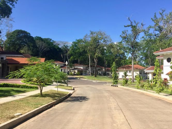 Terreno en venta en Los Senderos de Clayton kc