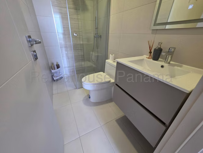 Se Vende Apartamento en Costa del Este LA26-6073