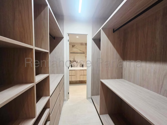 Se Vende Apartamento en Costa del Este LA26-5355