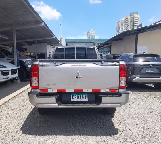 2025 Mitsubishi L200 - 4x4 - Impecable - Imagen 3