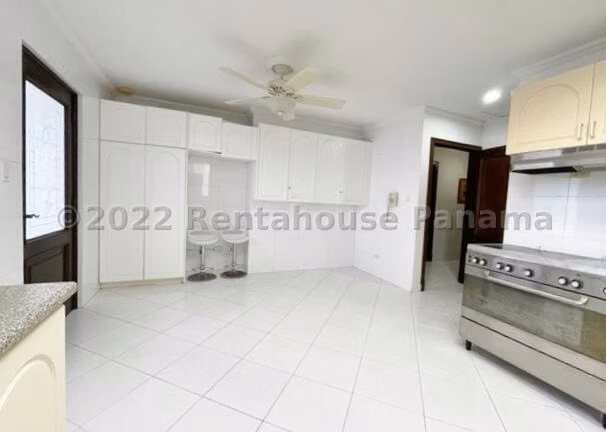 Se Vende Apartamento en Avenida Balboa VLU26-6630