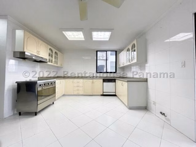 Se Vende Apartamento en Avenida Balboa VLU26-6630