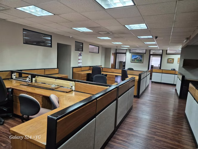 ALQUILER O VENTA DE OFICINA EN BELLA VISTA - Imagen 6