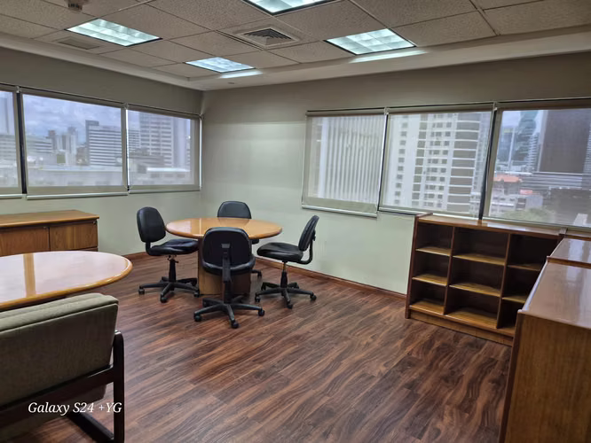 ALQUILER O VENTA DE OFICINA EN BELLA VISTA - Imagen 4