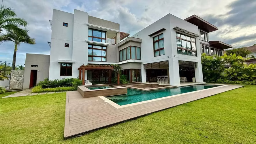 LUXURY HOUSE FOR SALE ON THE EAST COAST 1,410 m² PH BALMORAL MLD