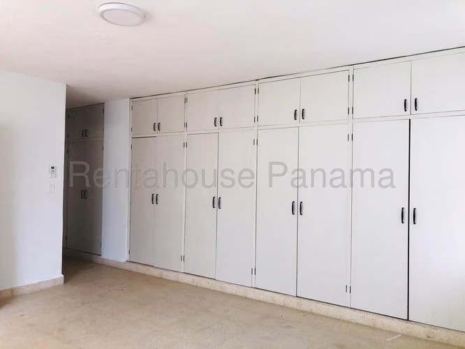 Vendo Apartamento Espacioso en PH La Reina, Obarrio 25-8510GG