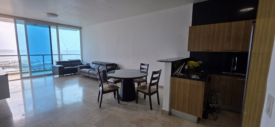 Venta de Apartamento en avenida balboa frente al mar - Imagen 4