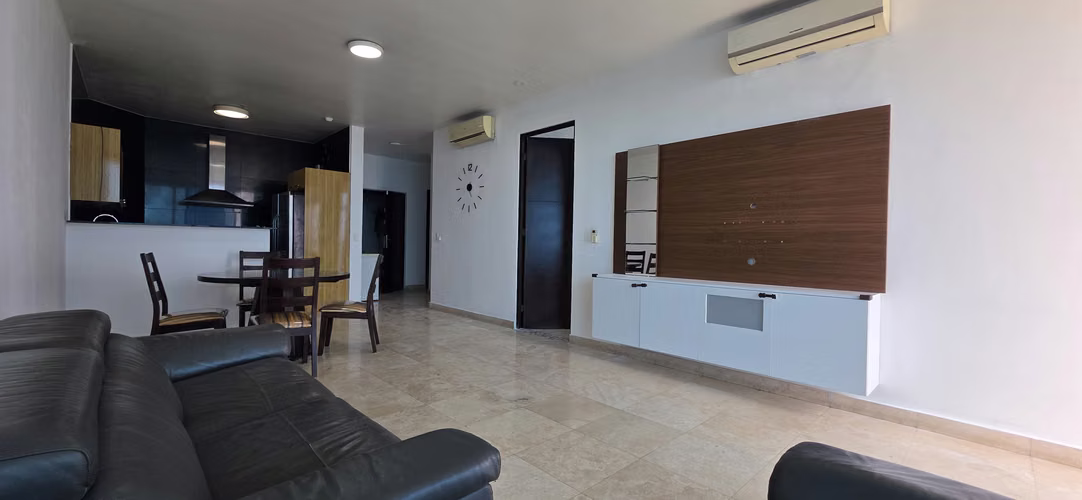 Venta de Apartamento en avenida balboa frente al mar - Imagen 2
