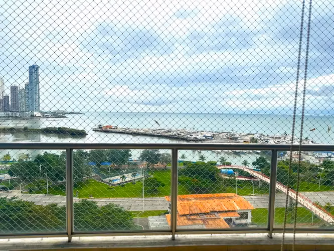 Venta de Apartamento en avenida balboa frente al mar - Imagen 8