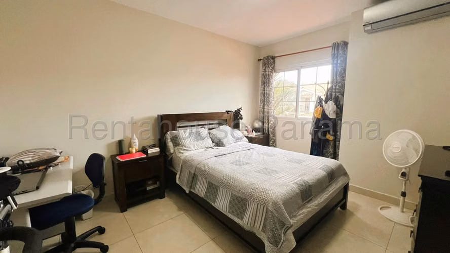 Casa en venta en Versalles SYH