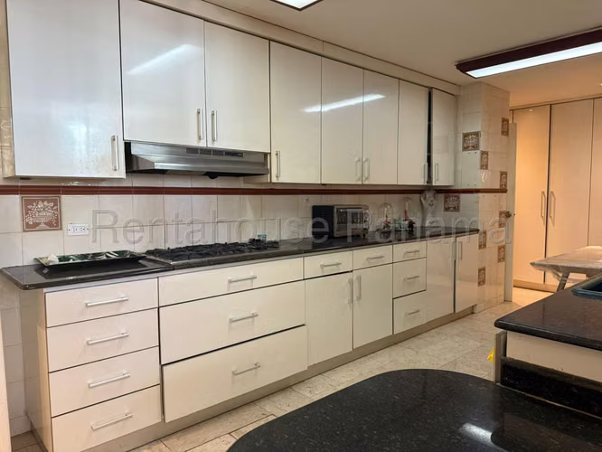 Apartamento en venta en Avenida Balboa SYH