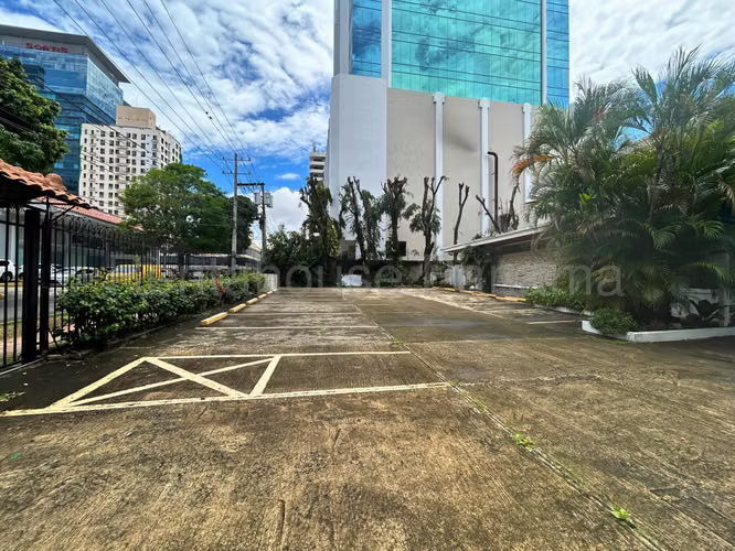 Lote en venta en Obarrio SYH
