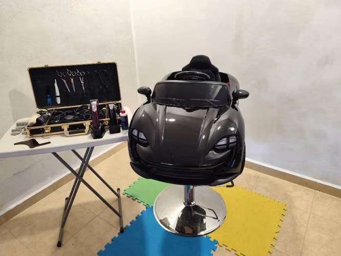 Se vende silla de barbería para niños