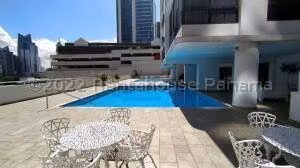 Venta de Apartamento con 312m2 en Avenida Balboa PH Condesa del Mar 26-6630SR